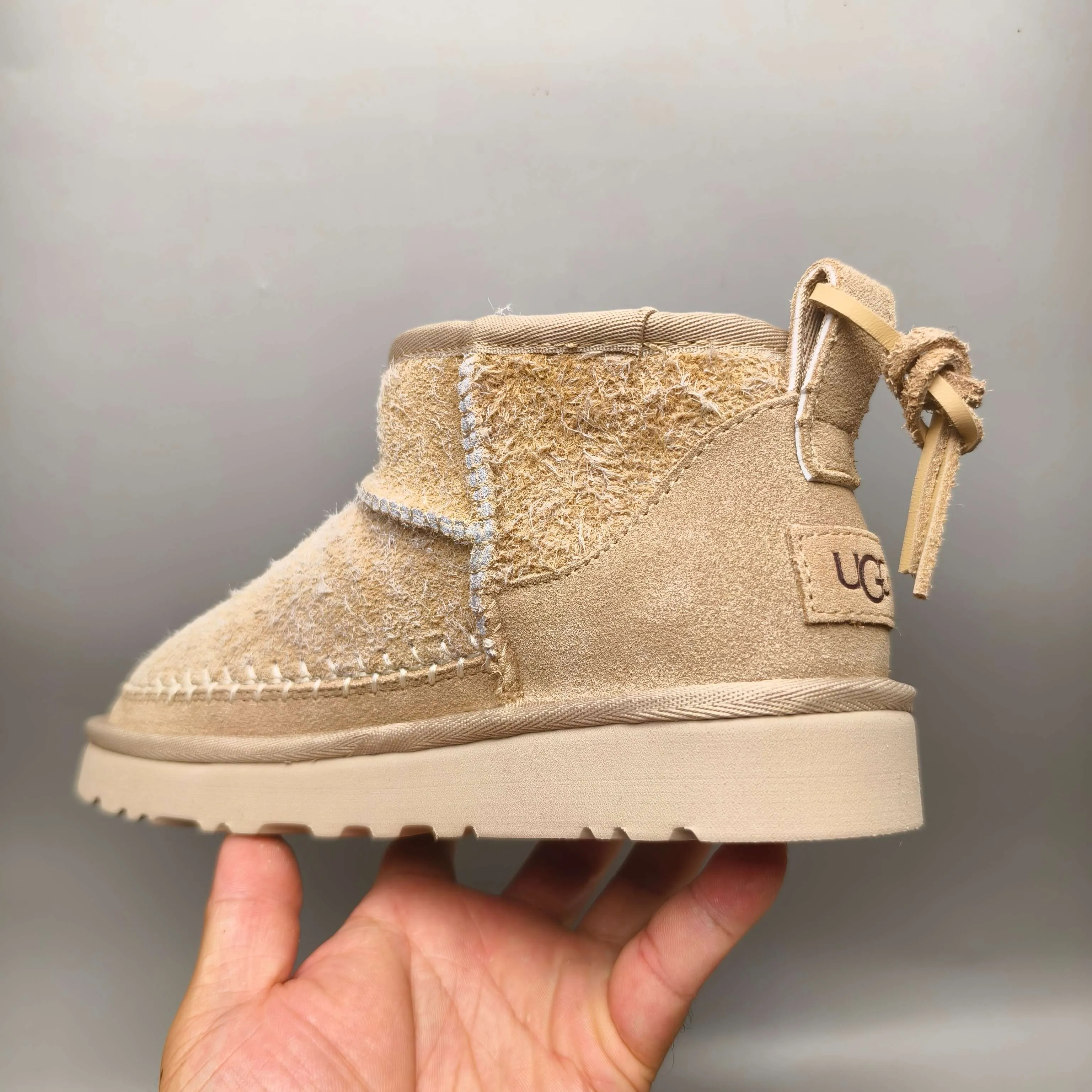 💰520 UGG sheepskin all-in-one snow boots 1538 Features anti-suede back strap women's shoes Color: sand brown Matching size: 35-40